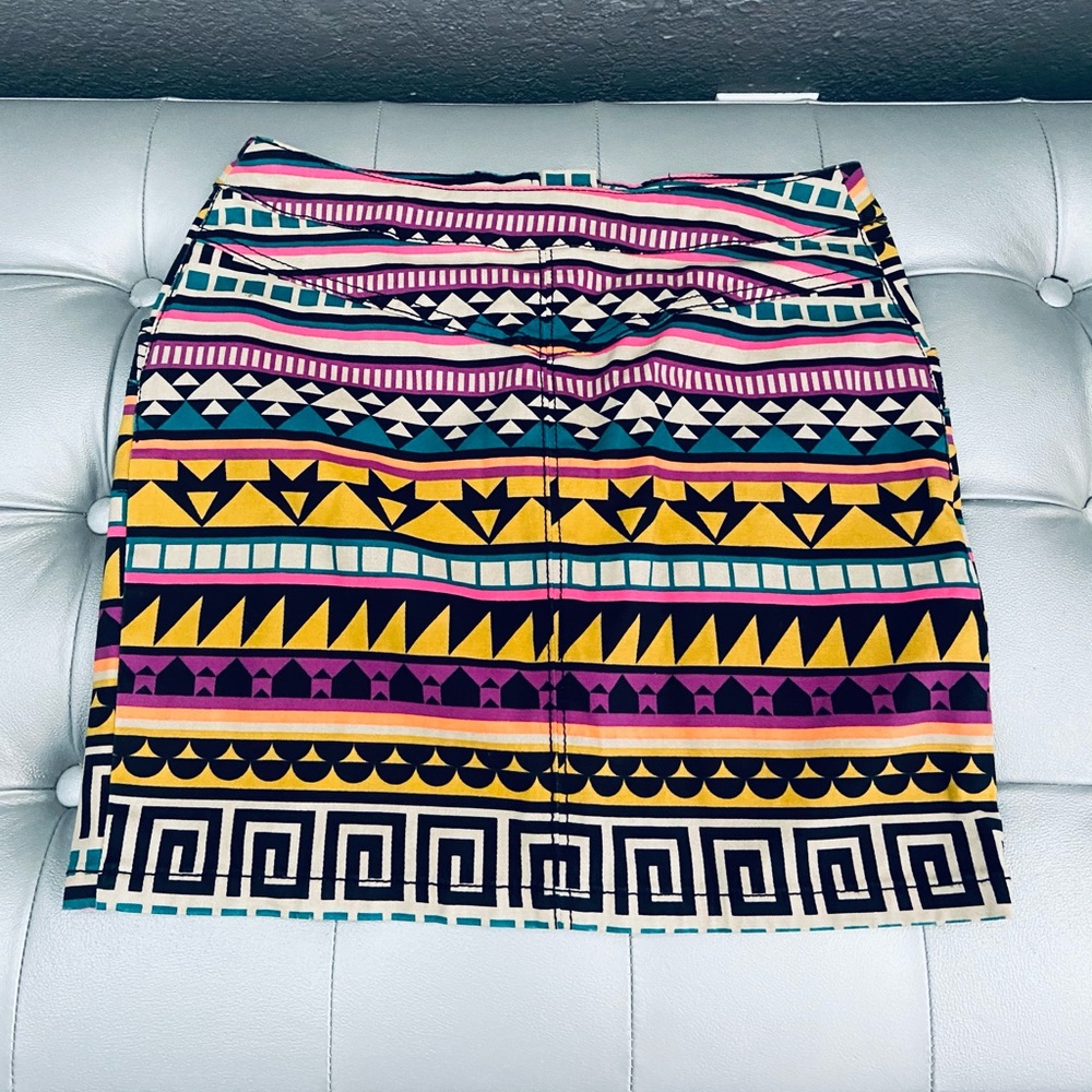 Divided Multicolor Geometric Pencil Skirt